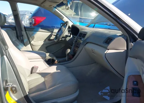 2000 Lexus Es 300 from USA, damaged, VIN JT8BF28G9Y5099807